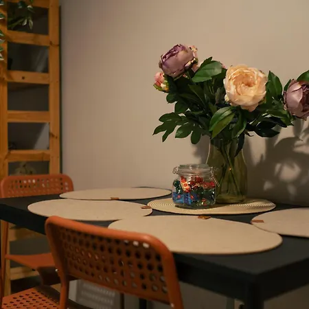 Апартаменти Stylish & Pet-friendly With Free Parking & Check-in *